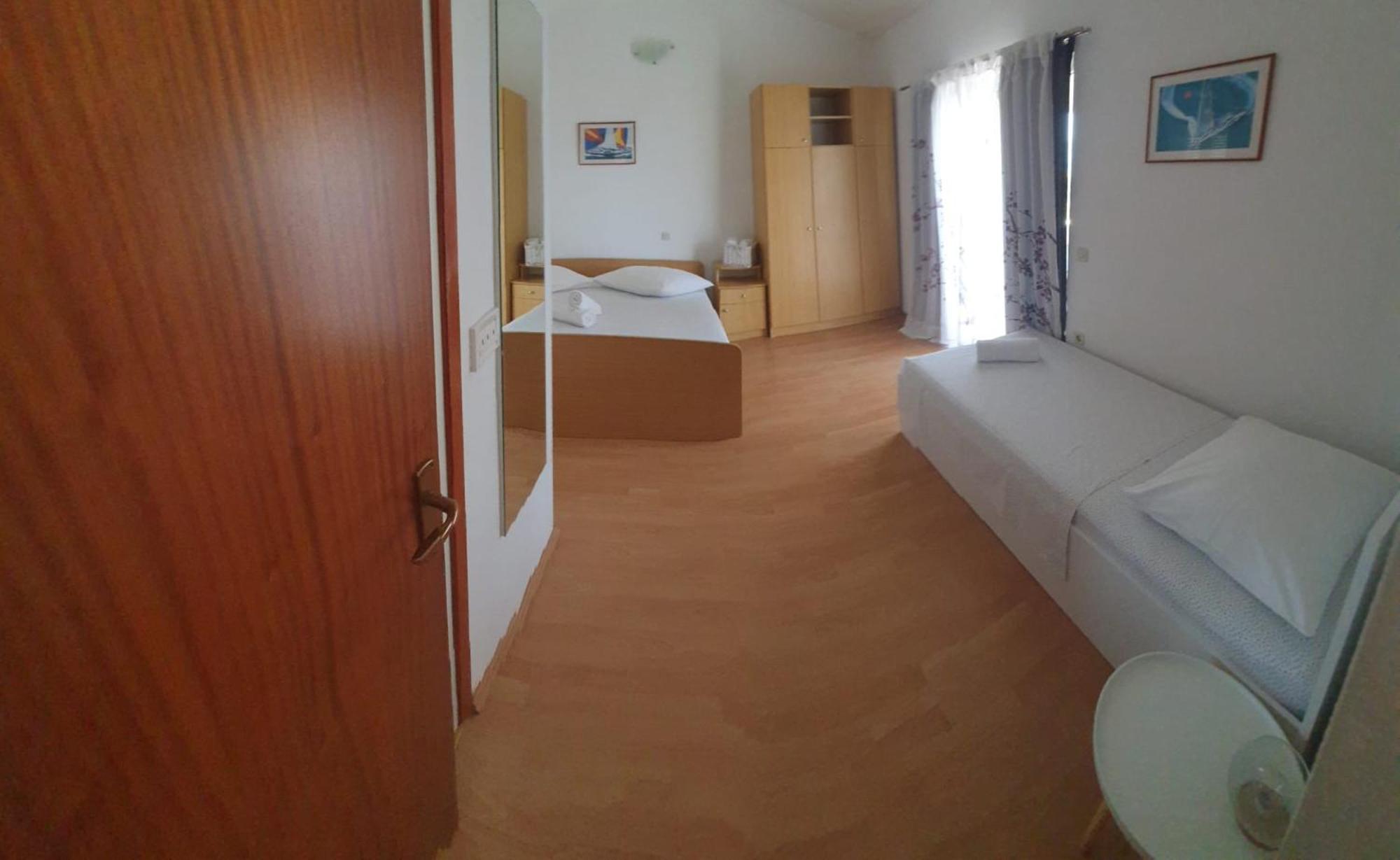 Apartments Garac Dugi Rat Bagian luar foto